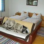 Bauernhof Manuela Perner 农家乐 *