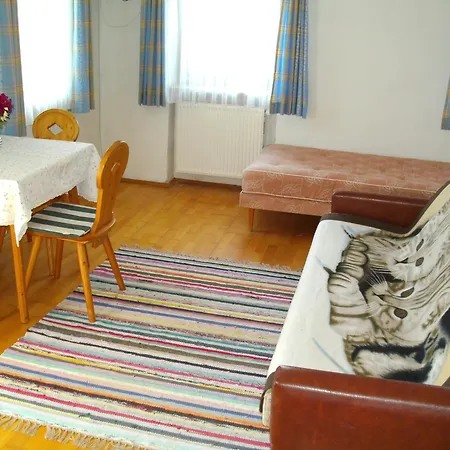 Bauernhof Manuela Perner ファームステイ ヌスドルフ・アム・アターゼー